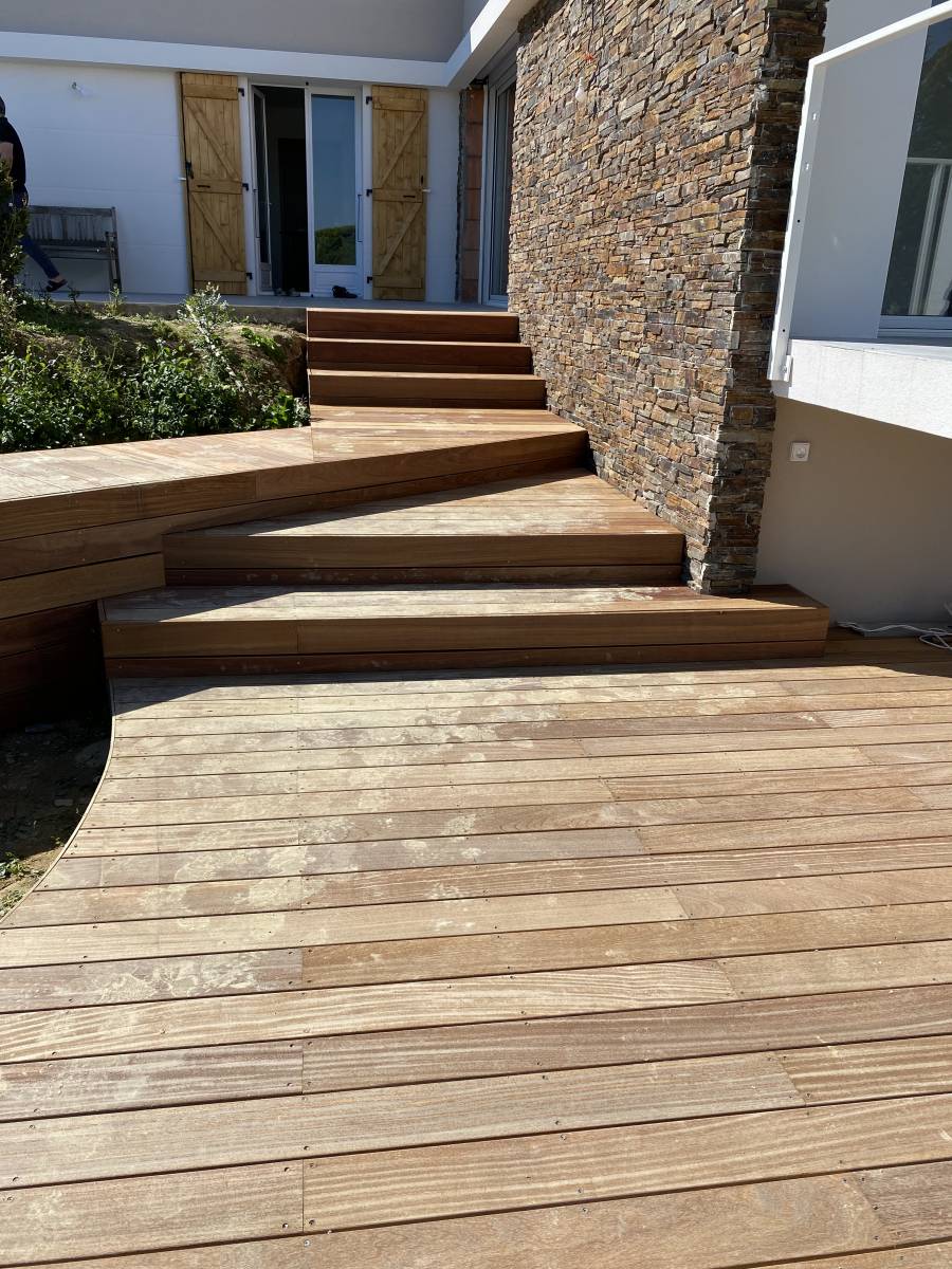 HABILLAGE DE MARCHE EN BOIS IPE SUR LA COMMUNE DE TOULOUSE