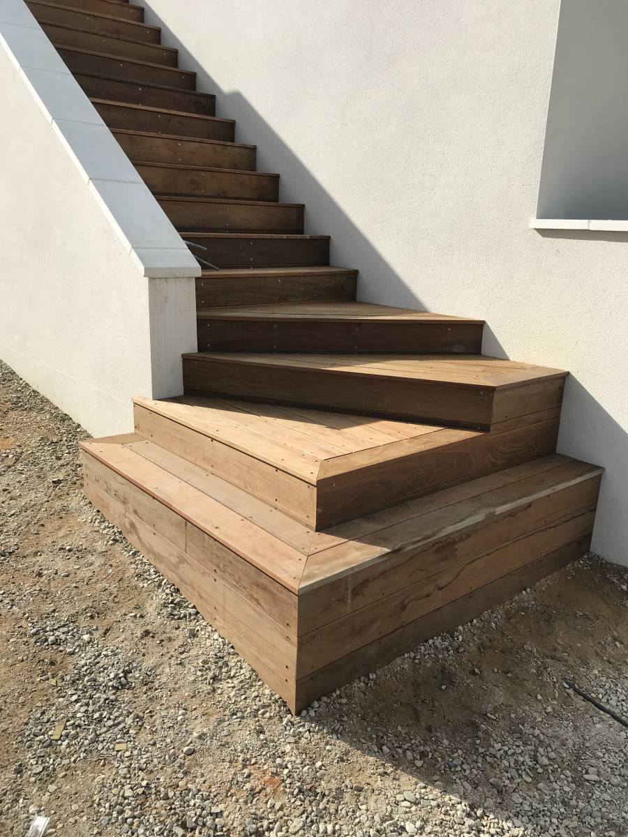 HABILLAGE DE MARCHE EN BOIS IPE SUR LA COMMUNE DE TOULOUSE