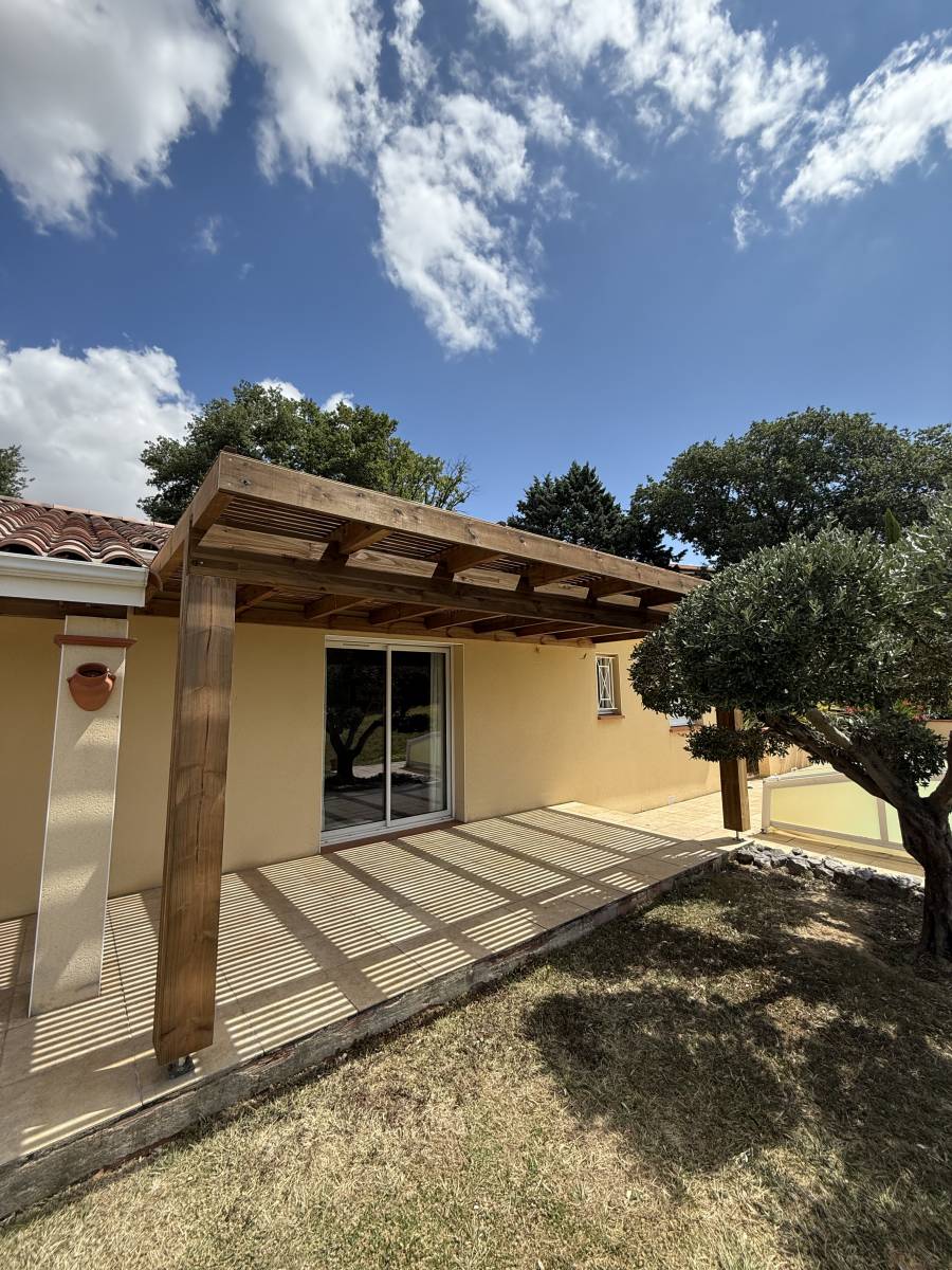 REALISATION D'UNE PERGOLA EN BOIS SUR LA COMMUNE DE BEAUMONT SUR LEZE